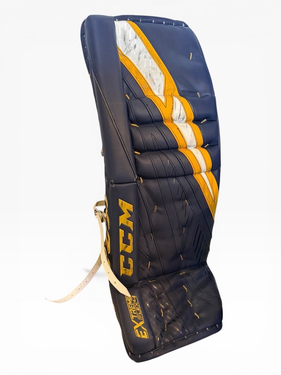 CCM Extreme Flex 4 Goalie Leg Pads 30” + Blocker + Glove INT-REG