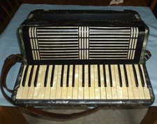 Hohner Verdi III B Akkordeon, 3-chörig Diskant, 41 Tasten, 120 Bässe
