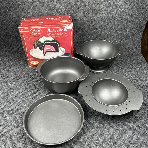 Betty Crocker Bake 'n Fill Flip & Decorate Bake Pan 4 Piece Baking Set Cake