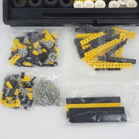 1994 - LEGO: Technic 8062 - Universal Set w/ Black & Yellow Storage Case - READ!