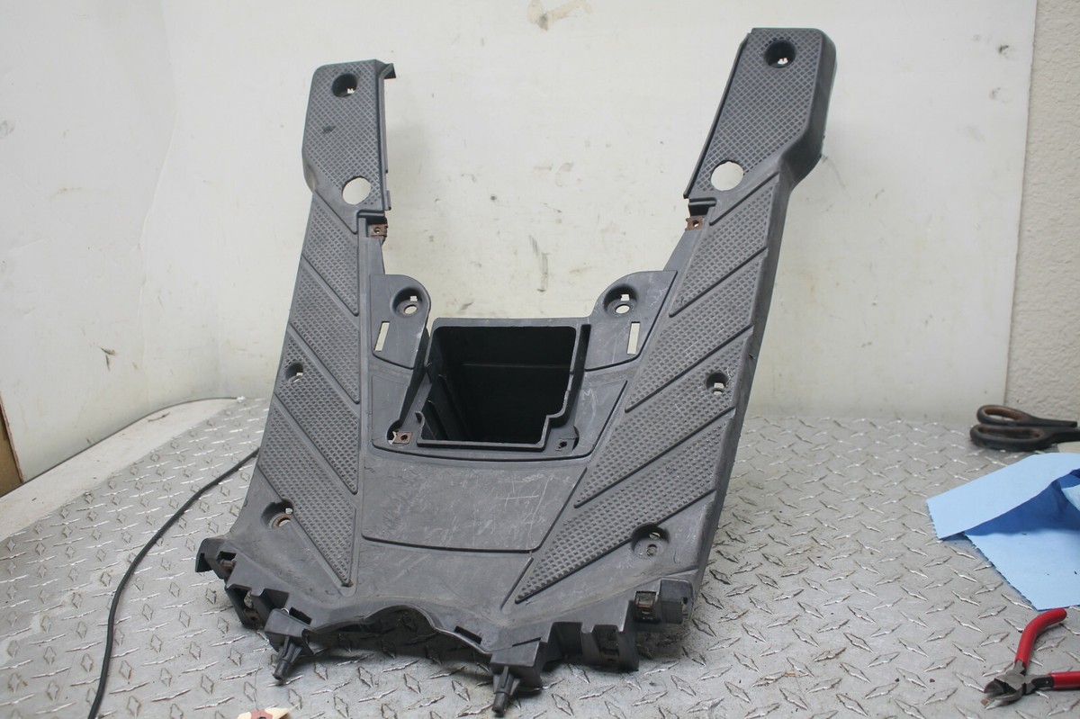 G YAMAHA ZUMA YW 125 2009 OEM FOOT REST FLOORBOARD BATTERY TRAY