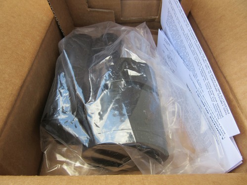 Lightolier LLAV2027BK Vertical Cylinder Lightolier Adapter NEW!!! in Box - Bild 2 von 2