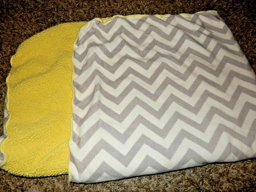 9C WOW Carter's Gray White Velour Chevron Yellow Plush Sherpa baby Crib Blanket - Picture 3 of 6