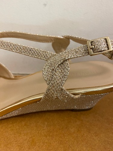 HEAVENLY SOLES GOLD SPARKLING SLING BACK SANDAL - SIZE 7 E (WIDE FIT) - Picture 4 of 5