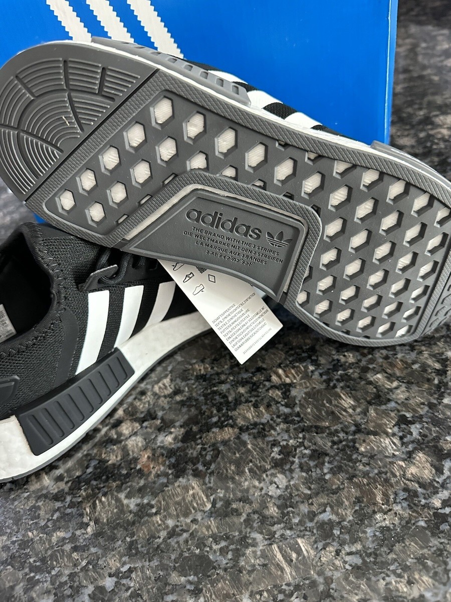 adidas gazelle silver green womens NMD_R1 Primeblue Mens Lifestyle Shoes (Black)