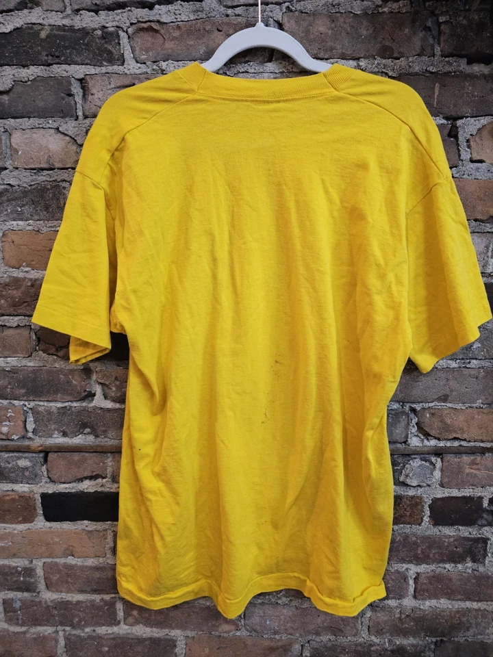 Camisetas molhadas vintage Virginia Slims Wear cigarros XL amarelas anos 90 pertencem à secadora  - Imagem 2 de 4