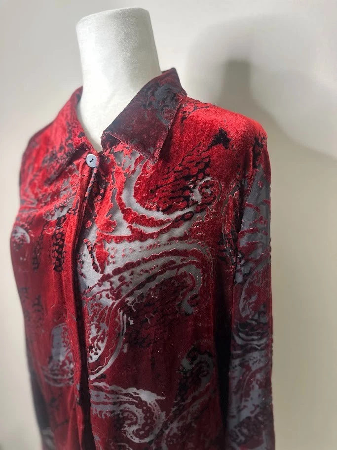 Top de mujer Laura Ashley con botones grande seda rojo terciopelo transparente agotado cachemira oficina Foto 2 de 4