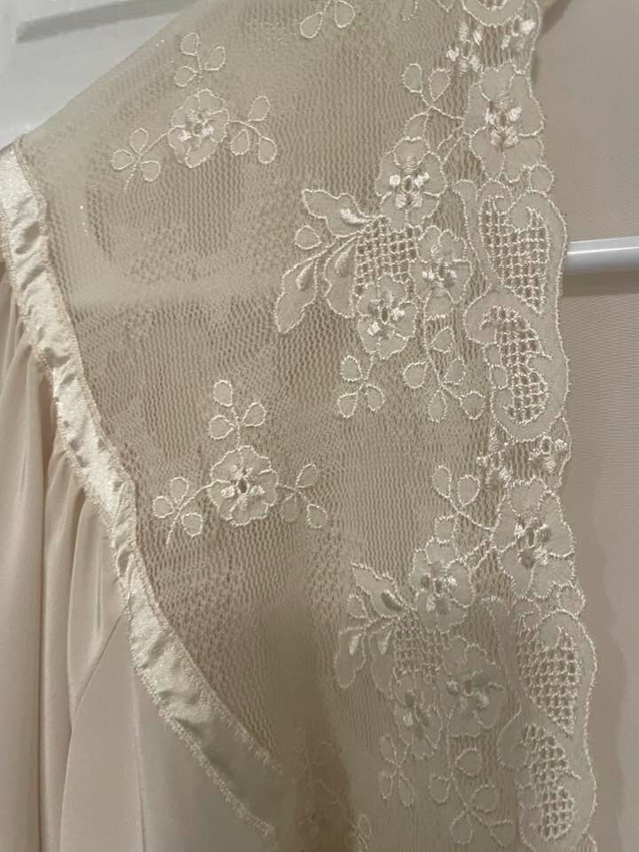 Vintage Valisere Robe in Cream Color 3/4 sleeves, and… - Gem