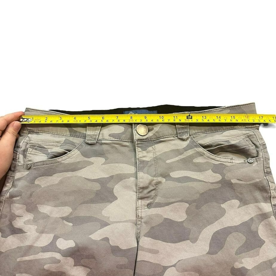 Democracy Ab Technology Absolution Light Gray Cam… - image 3