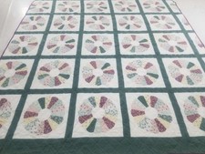 Vintage Feed Sack Beautiful Block Pattern Dresden Plate Quilt 84x79 inch