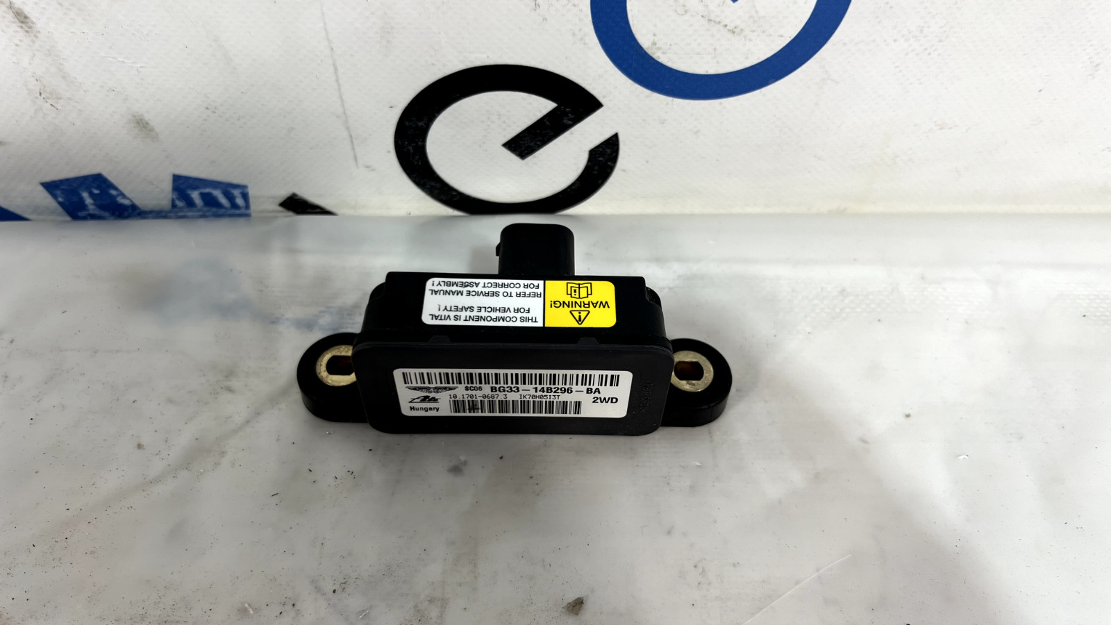 2011 11 - 18  ASTON MARTIN V8 VANTAGE Yaw Rate Sensor