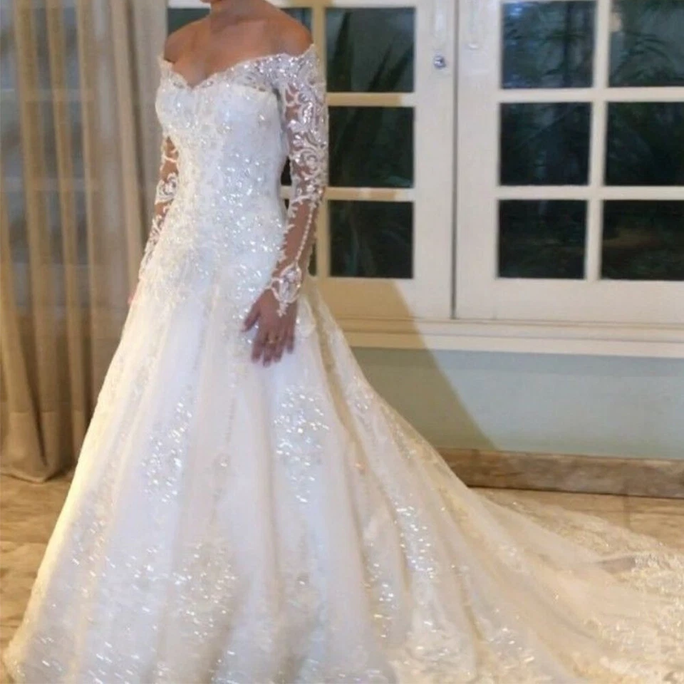 Vestidos de novia de manga larga con apliques de encaje de princesa línea A Foto 4 de 4