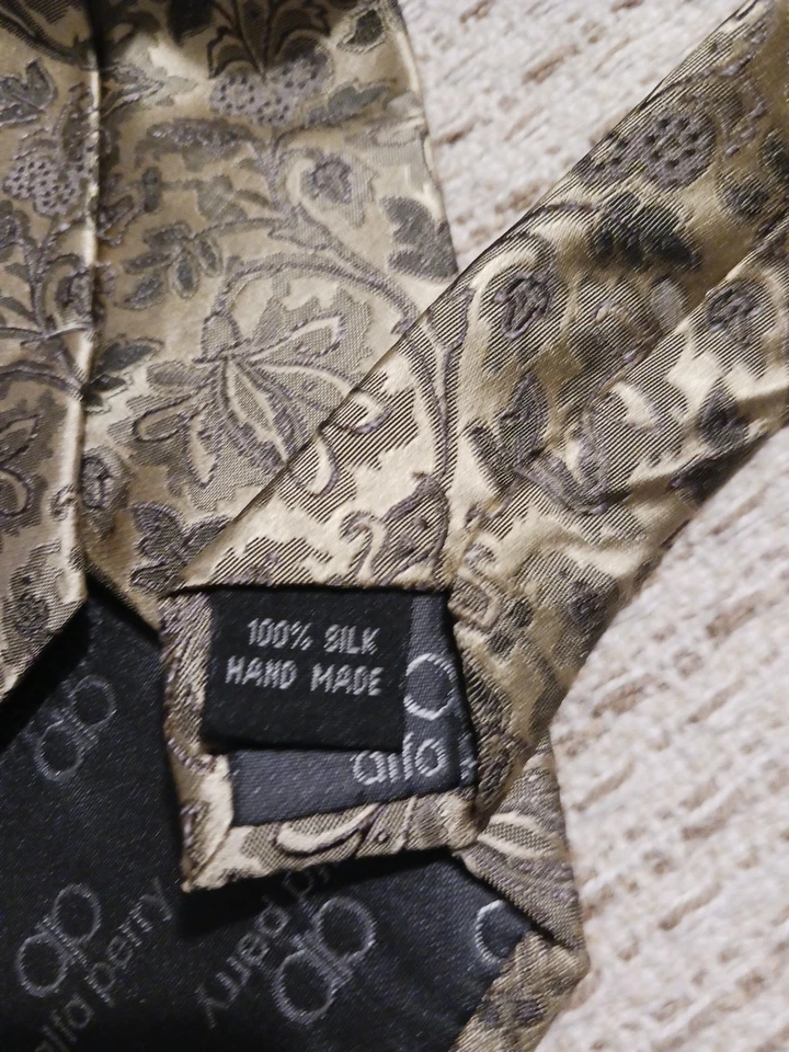 Corbata ALFA PERRY 100 % seda para hombre 63 pulgadas X 3 3/4 pulgadas dorada y negra floral hecha a mano Foto 4 de 4