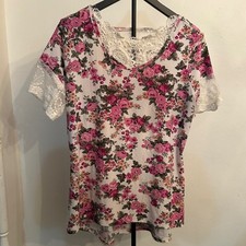 Floral Print T-Shirt with Lace Trim - Elegant Short Sleeve Top