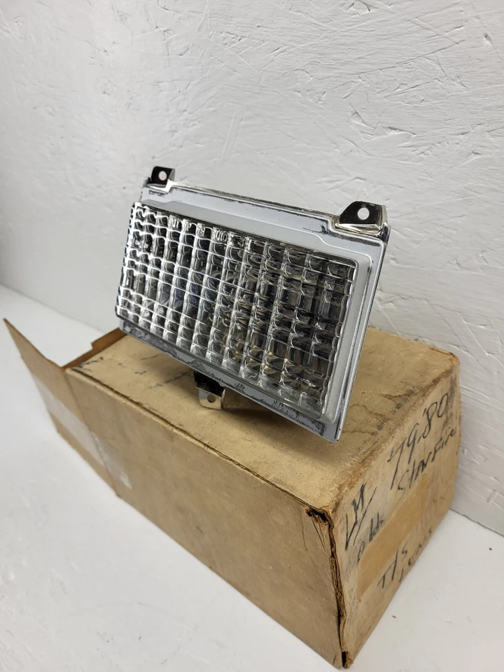 Lente de lámpara de señal de giro delantera derecha Oldsmobile Starfire 1979 1980 GM # 5970733 NUEVO DE STOCK Foto 2 de 4