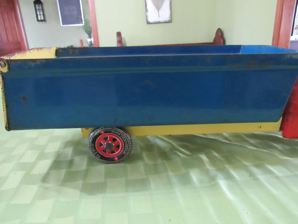 CAMIÓN DE ACERO PRENSADO WYANDOTTE TODO ORIGINAL DE COLECCIÓN CON PLATAFORMA DE VOLTEO Foto 3 de 4