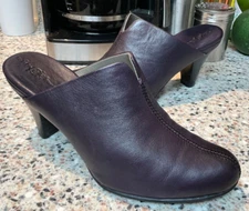 BORN PURPLE LEATHER CLOGS HEELS SLIP ON SHOES WOMENS SIZE 8/39 EASY OFF EASY ON