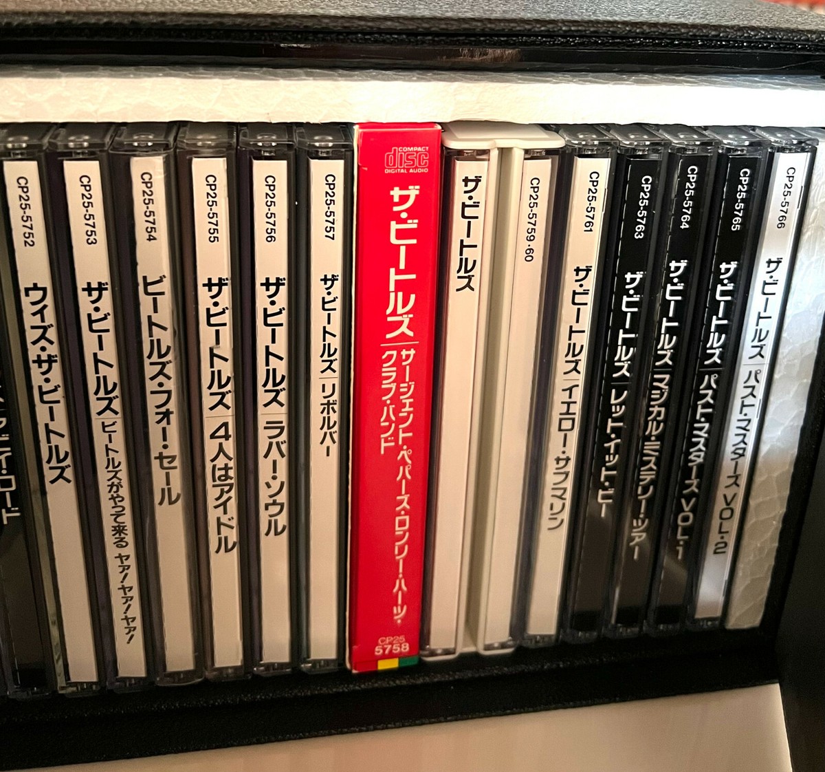 Beatles CD Box Set 1988 NEW with OBI-card on Box, Booklets Beatles CD Box Set 1988 NEW with OBI-card on Box, Booklets