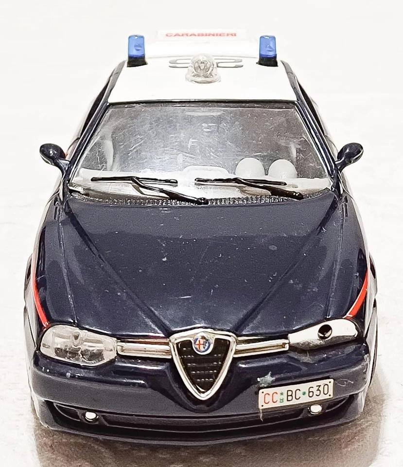 Burago Alfa Romeo 156 Carabinieri. Scala 1/24, 2 aperture funzionanti. Ottima - Immagine 3 di 4
