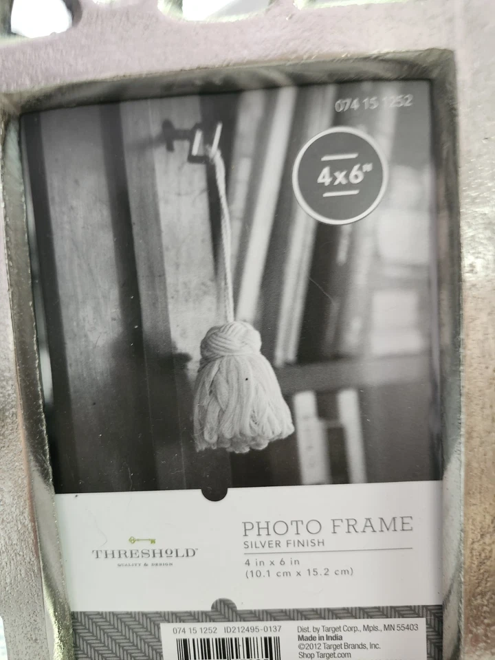 Marco de fotos estilo MCM brutalista de metal plateado se adapta a fechas de fotos de 4x6" de 2012 Foto 2 de 4