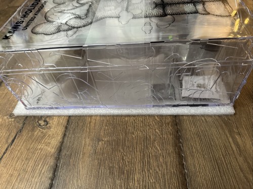 ✅KAWS HOLIDAY UK Vinyl Figur Braun BRANDNEU Versiegelt. Sofort versandfertig✅ - Bild 2 von 6