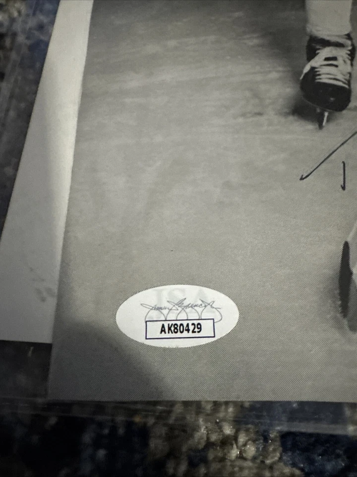 Red Wings GORDIE HOWE - AUTOGRAPHED 8x10 PHOTOGRAPH JSA - 801 Career Goal - Image 3 of 4