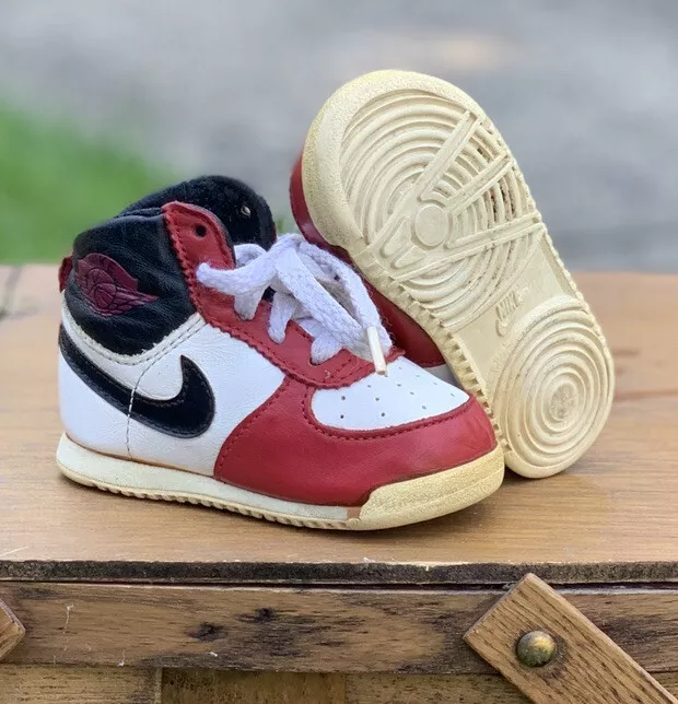 Vintage 1985 Nike Air Jordan 1 Chicago Toddler Size 3 Baby Shoe Rare OG 85 AJ1 Vintage 1985 Nike Air Jordan 1 Chicago Toddler Size 3 Baby Shoe Rare OG 85 AJ1