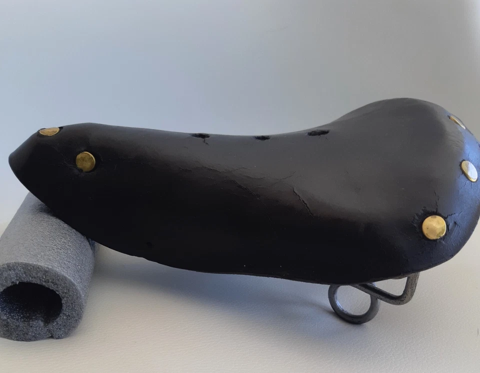 Ancienne selle cuir à ressorts YOUNG 22x19 cm + chariot de selle- vélo ancien - Photo 2/4