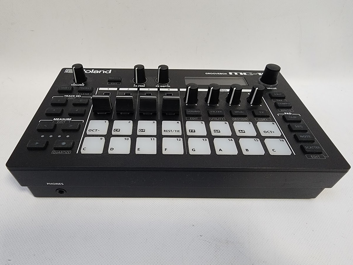 Roland MC-101 GROOVEBOX AIRA Compact Music Production Workstation