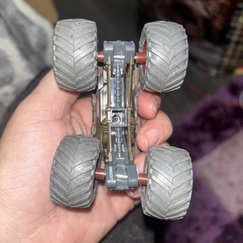 Monster Jam Max D Hunter Monster Truck Zombie Invasion Scale 1:64 Rare VGC - Picture 7 of 7