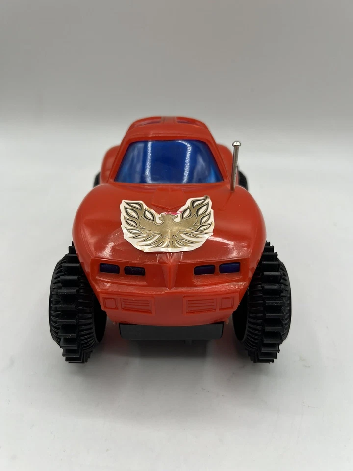 Carro de brinquedo vintage plástico Roll ‘n Tumble Trans Am operado por bateria -FEITO HONG KONG - Imagem 4 de 4