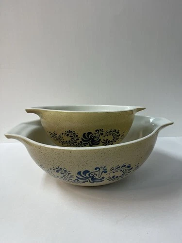 VTG Pyrex Homestead Cinderella Mixing Bowls Set of 2