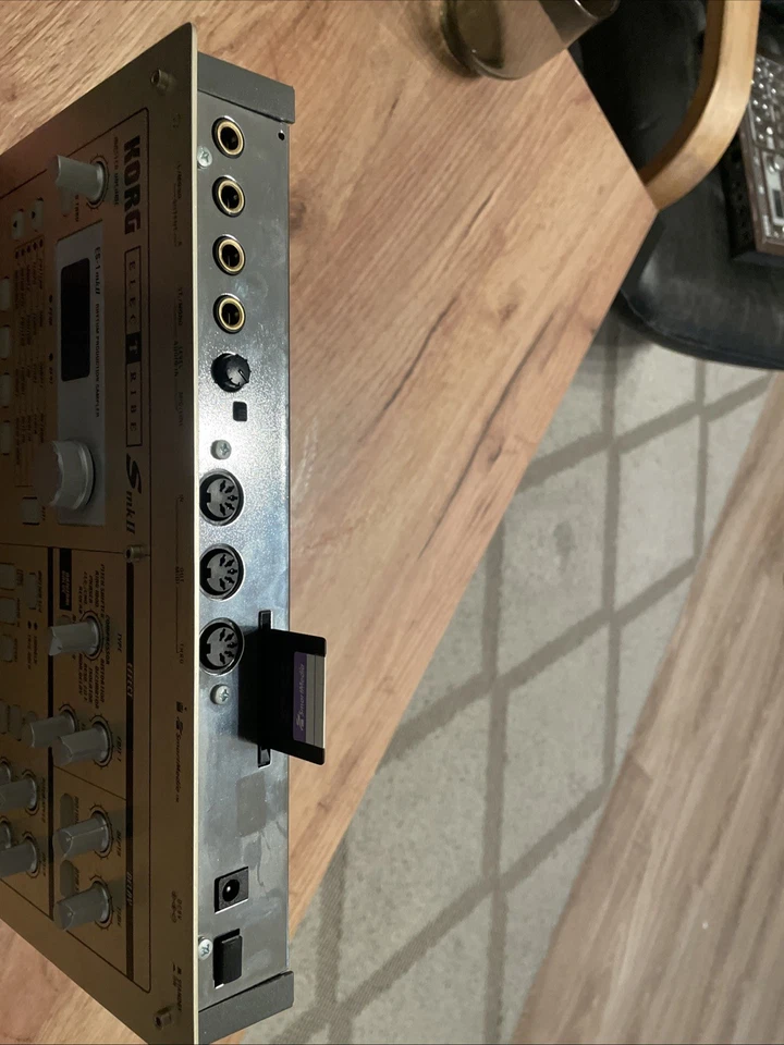 Korg Electribe ES-1 Rhythm Sampler, 2x64MB, 1x16MB SmartMedia Card/mint Conditio - Bild 2 von 2