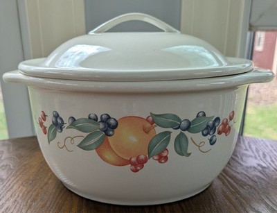 Vtg, retired Corelle Coordinates ''Abundance'' 1.5 quart Stoneware dish with lid