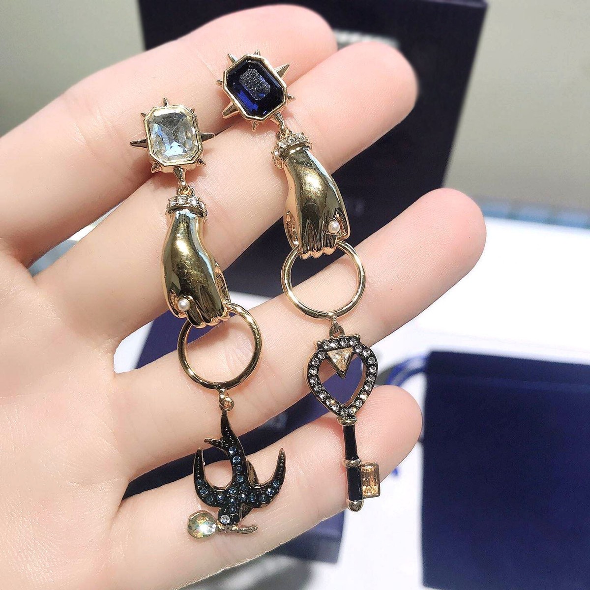 SWAR0VSKI Tarot Magic Earrings Hand Swallow Key Gold Plated SWAR0VSKI Tarot Magic Earrings Hand Swallow Key Gold Plated