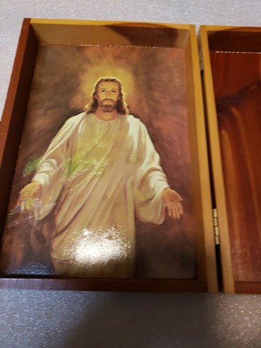 Caja de almacenamiento de madera de cedro Santa Biblia con bisagras hecha en unión - Imagen 6 de 9