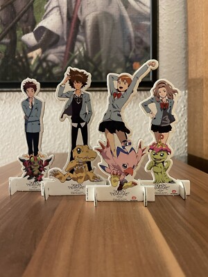 Digimon Adventure Tri Aufsteller Tai Izzy Mimi Sora