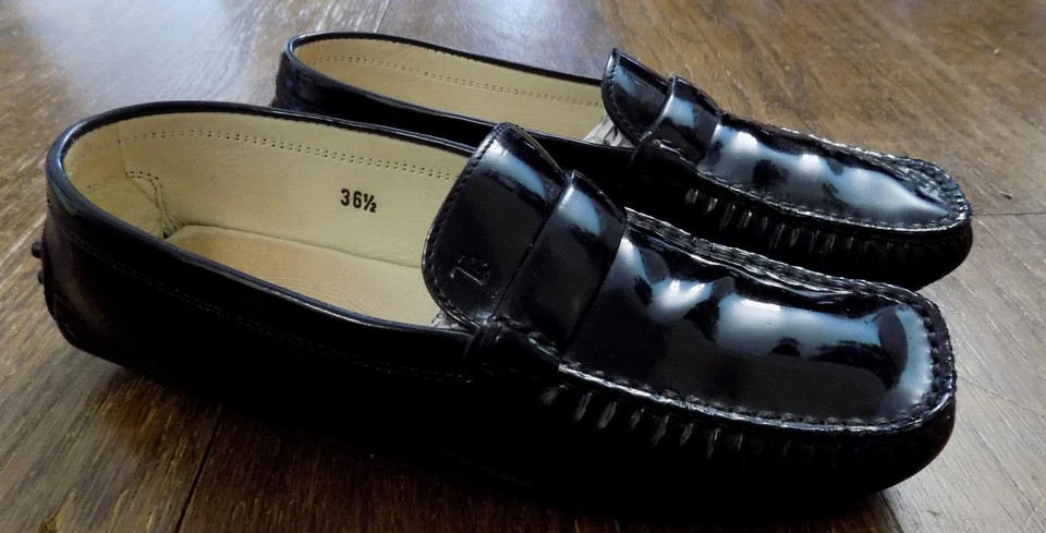 Mocasines de conducción Tod's Classic de charol negro con correa talla 6 Foto 2 de 4