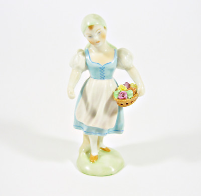 HEREND, GIRL WITH FLOWER BASKET, HANDPAINTED PORCELAIN, MINT CONDITION ! (H029)