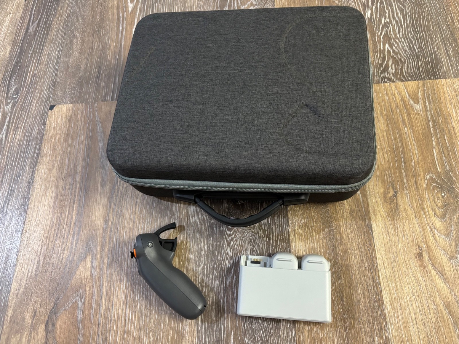 DJI Neo battery bundle 2 batteries, charging hub, case, & Mo