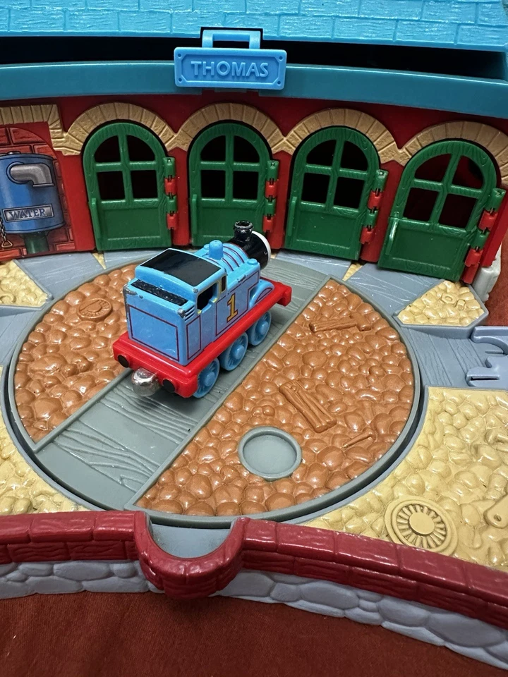 Jogo de toca-discos vintage Thomas the Tank Engine Friends + Thomas fundido - Imagem 2 de 4