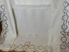 Parure ancienne en lin et fil