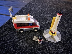 LEGO CITY Space Port Satellite Launch Pad 3366 Rocket Satellite Minifigure