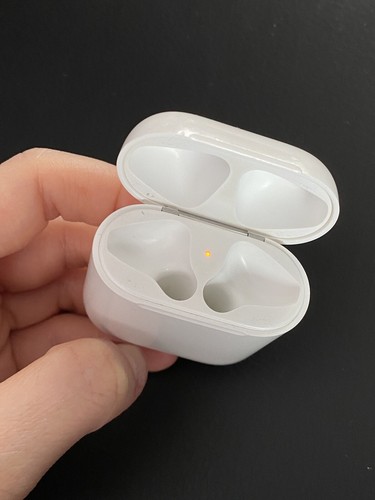 Apple AirPods 2. Generation Ladecase - Weiß - Bild 3 von 4