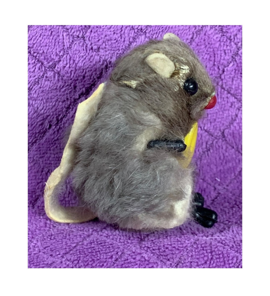 RARE & VERY VINTAGE MOUSE HOLDING CORN - MADE FROM ANIMAL SKIN