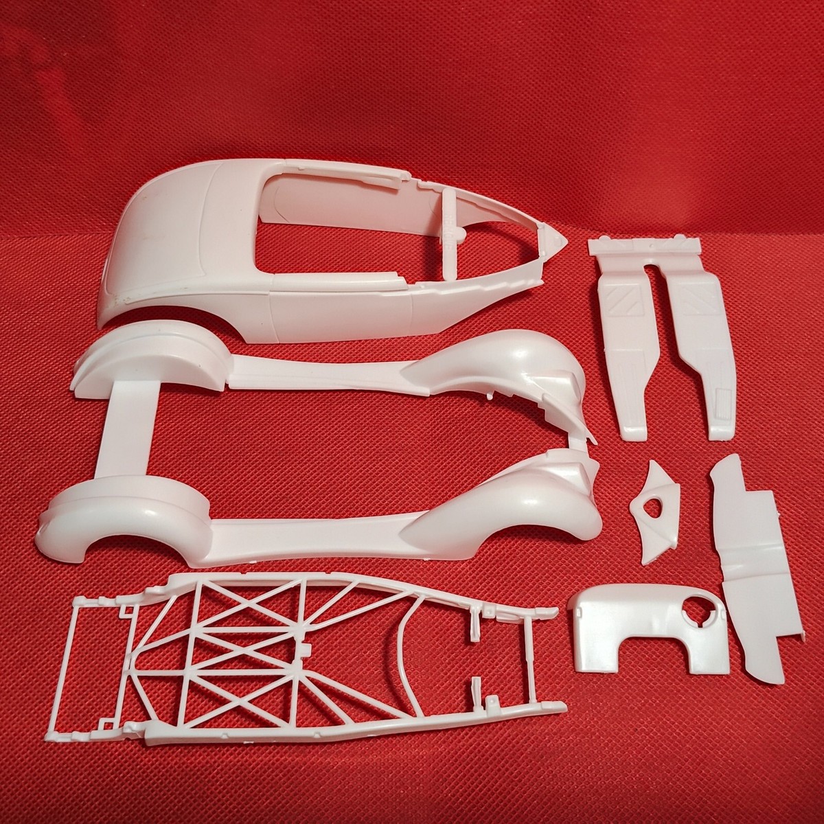 Body Shell & Frame 1937 Ford Convertible 1:24 scale model car part