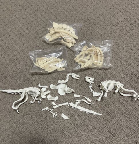 3D printed Velociraptor Dinosaur plastic 3d Puzzle Color: White Lot 3 New 2 Used - Afbeelding 1 van 3
