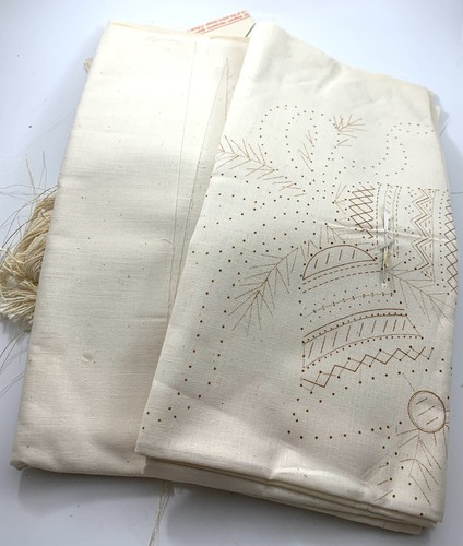 Creative Circle Christmas Tree Skirt Kit Candlewick w Gold Threads #2700 - Picture 6 of 10