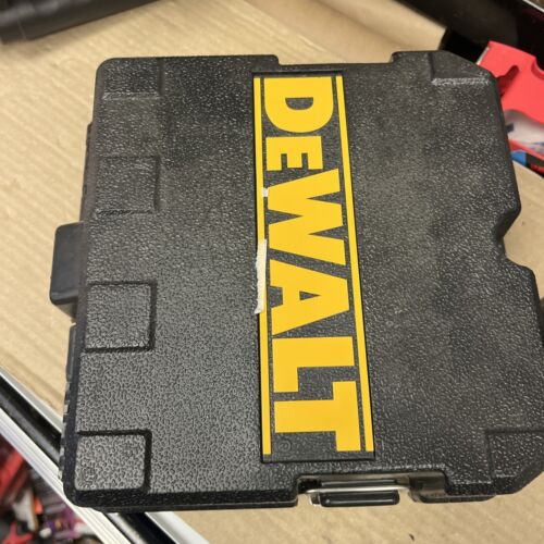 DEWALT DW088CG Cross-Line Laser Level - Black/Green/Yellow - Picture 7 of 8