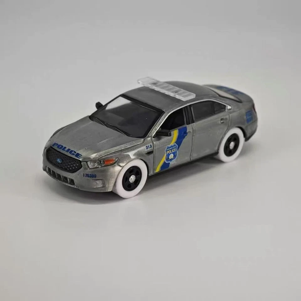 596 Modle 1: 64 CHASE E350 Suburban Tahoe Crown Vict Police Model Diecast Coll - Image 4 of 4